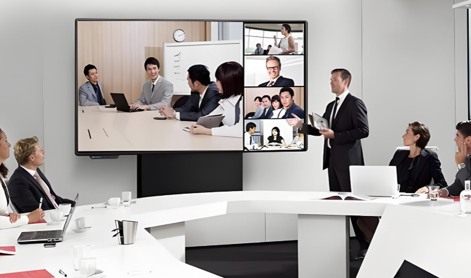 会议平板vs商显大屏+电脑，哪个方案更划算？